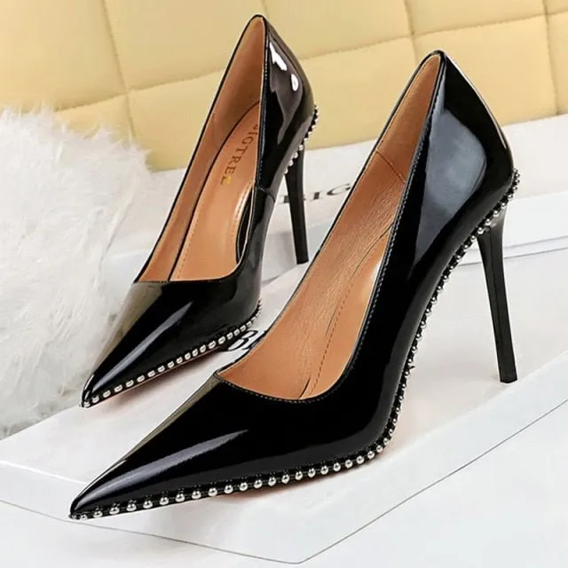 BIGTREE Classic Rivet Faux Leather Pointed Toe Shoes