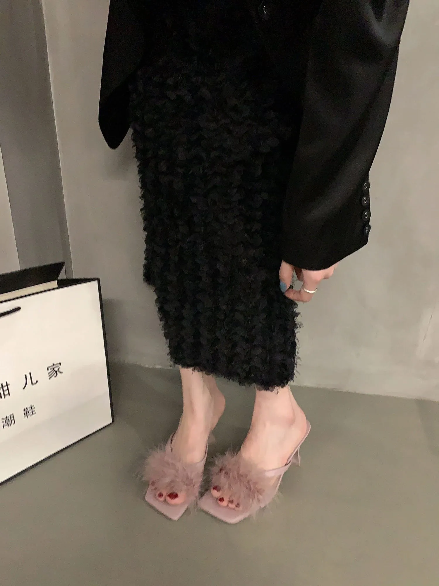 Fluffy Feather Kitten Heel, Split Toe Low Slipper Heel, Cute Open Toe Sandals, Square Toe Heels, Fuzzy Pink Black White Curved Heel