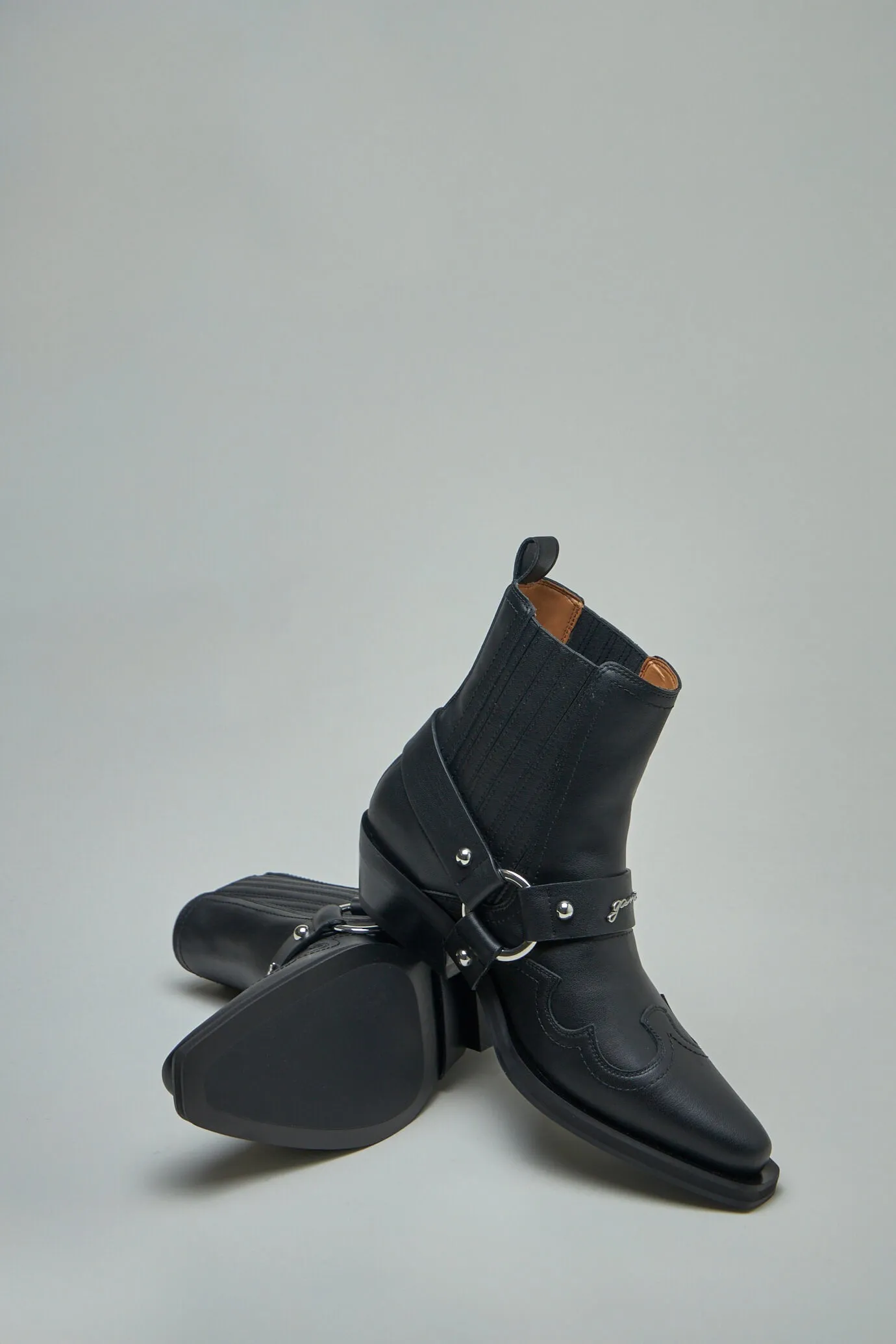 Low Cut Western Chelsea Boots