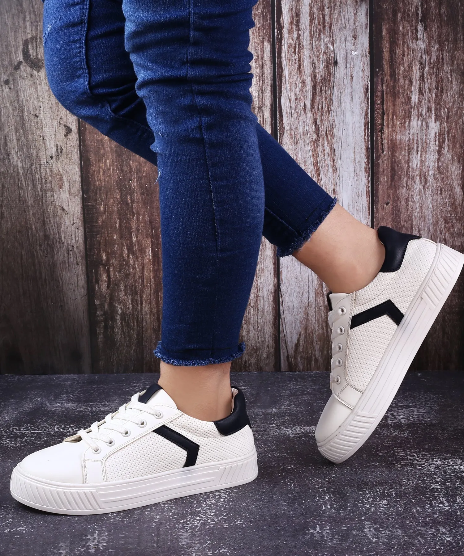 New Trendiest And Stylish Women's Casual Sneaker Shoes