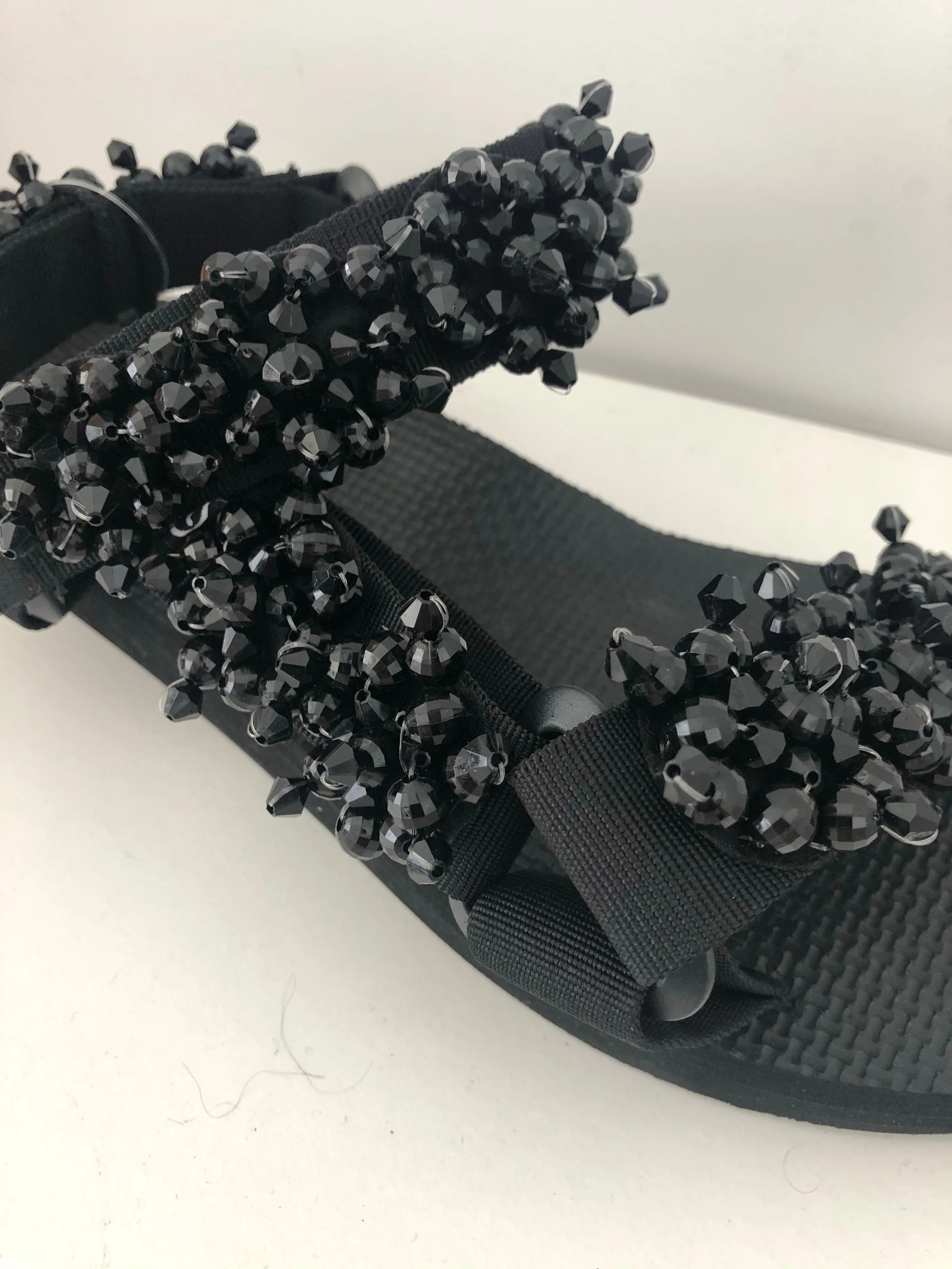 TREKKY SANDAL - BLACK BEADS